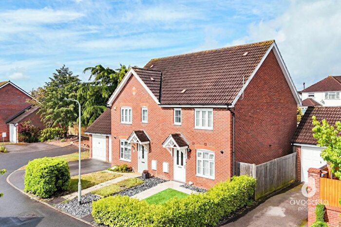 3 Bedroom Semi Detached House For Sale In Oatlands Chase, Shinfield, RG2