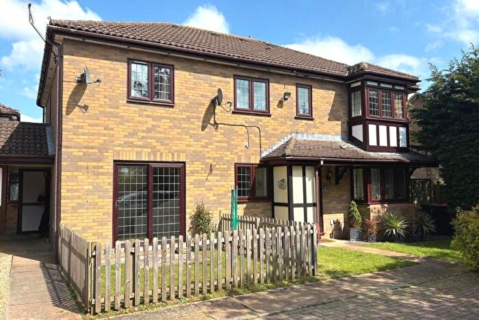 2 Bedroom Cluster House For Sale In Frenchmans Close, Toddington, LU5