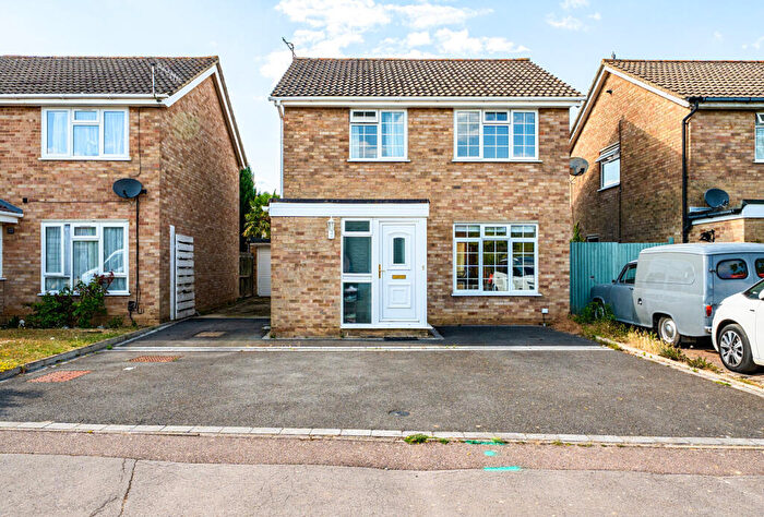 3 Bedroom Detached House For Sale In Avondale Close, Horley, Surrey, RH6