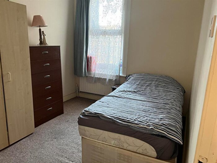 Studio To Rent In London, E18