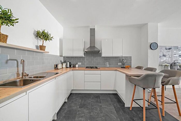 2 Bedroom Flat To Rent In Fishponds Road, Bristol, BS5