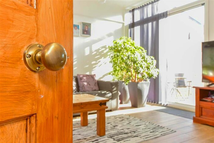 3 Bedroom Terraced House For Sale In Chatsworth Avenue, Cosham, Portsmouth, Hampshire, PO6
