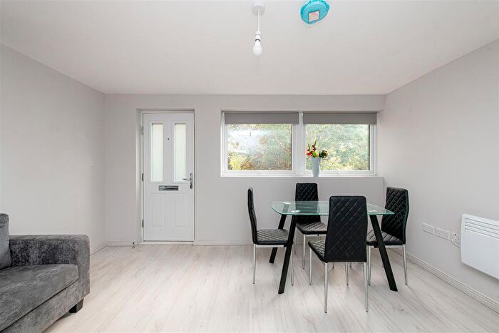 1 Bedroom Flat To Rent In Longland Way, High Wycombe, HP12
