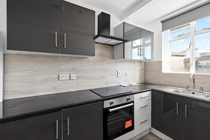 3 Bedroom Apartment To Rent In Three Colt Street, London, E14