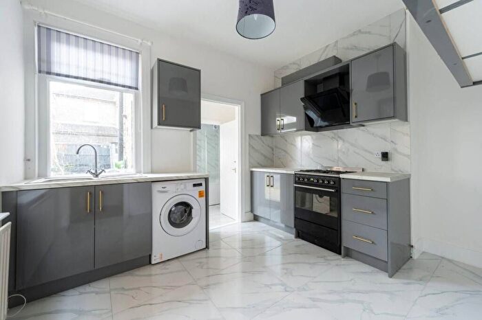 3 Bedroom Terraced House To Rent In Vicarage Road, Sutton, Surrey, SM1