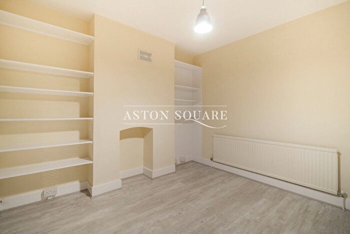 2 Bedroom Flat To Rent In Aylesbury Road, London, SE17