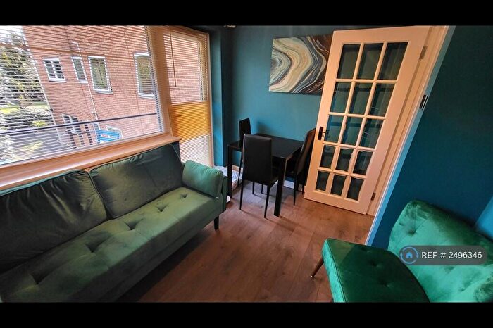 3 Bedroom Flat To Rent In Richmond Park Road, Bournemouth, BH8