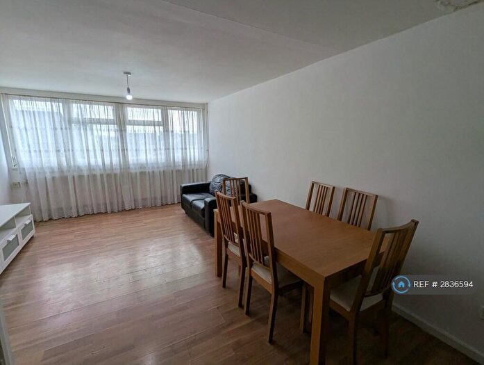 2 Bedroom Maisonette To Rent In Sandra Close, London, N22
