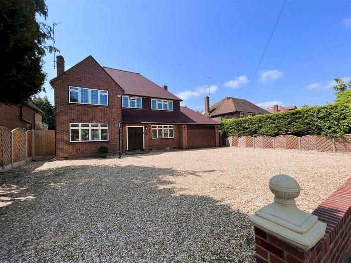 4 Bedroom Detached House To Rent In Old Bedford Road, Luton, LU2