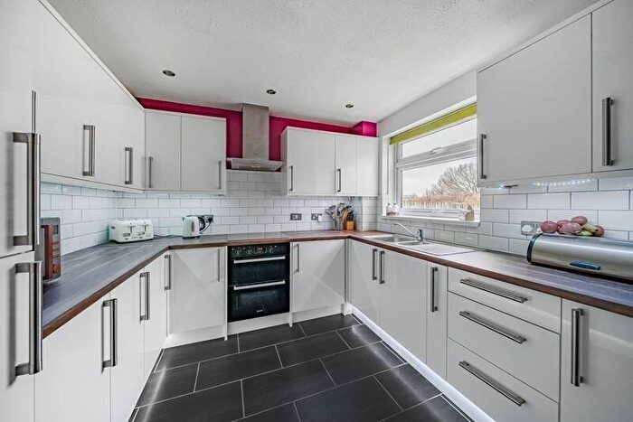 4 Bedroom Semi Detached House For Sale In Roundham Close, Kidlington, OX5