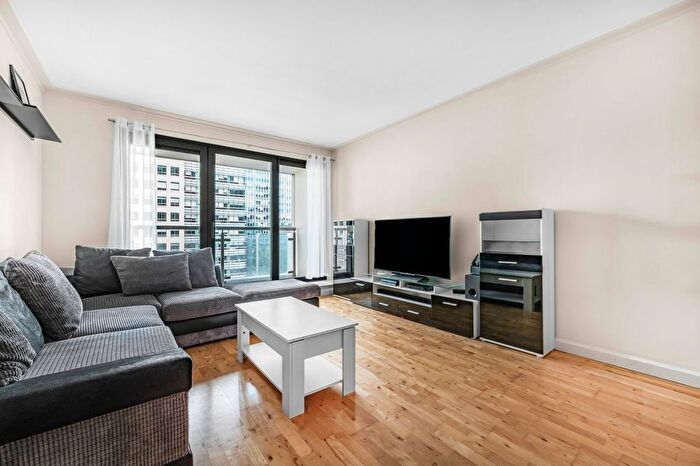 2 Bedroom Flat For Sale In Discovery Dock Apartments East, South Quay Square, E14