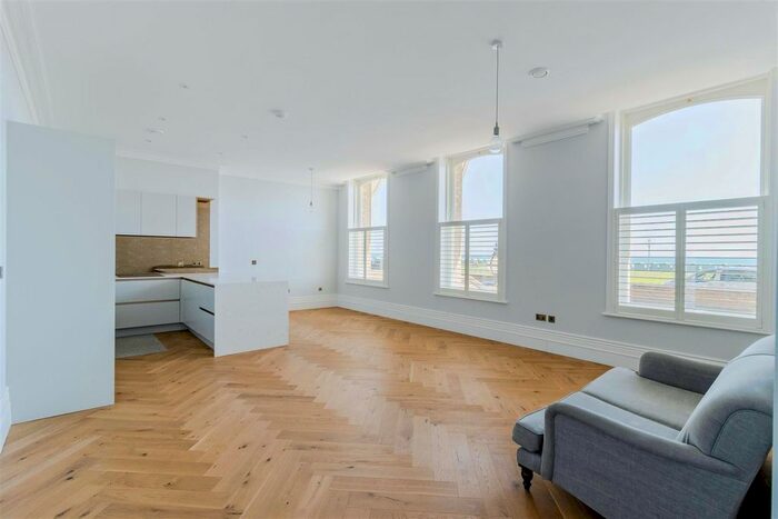 1 Bedroom Flat To Rent In Grand Avenue, Hove, BN3