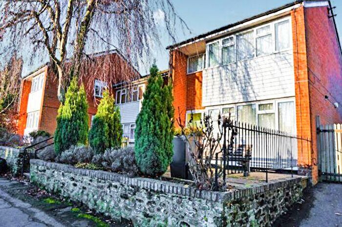 1 Bedroom Apartment For Sale In High Street, Bletchingley, Redhill, RH1