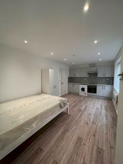 1 Bedroom Flat To Rent In Studio - Wagtail Way, Orpington, BR5