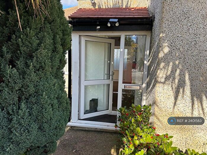 4 Bedroom Bungalow To Rent In The Bungalow, Welling, DA16