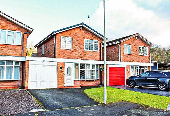 3 Bedroom Link Detached House For Sale In Jackdaw Close, Sedgley, DY3