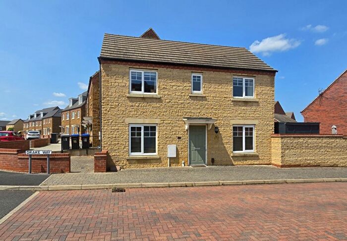 3 Bedroom Detached House For Sale In Drake Way, Pineham, NN4