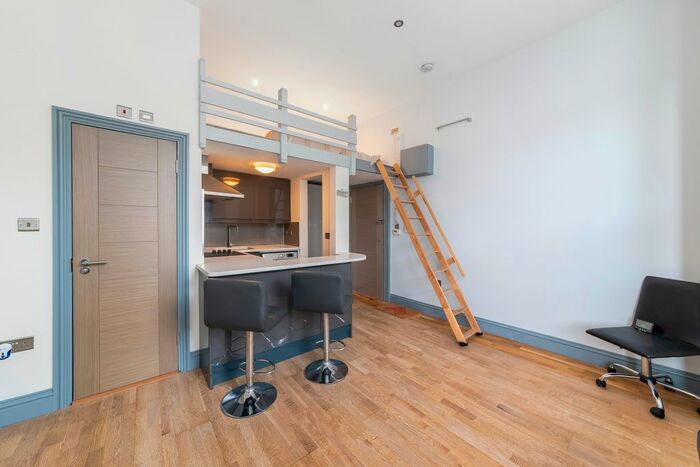 Studio To Rent In Devonport Road, London, W12