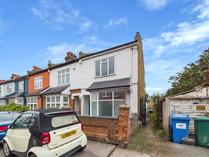 3 Bedroom End Terrace House To Rent In Queens Road, London, SW14