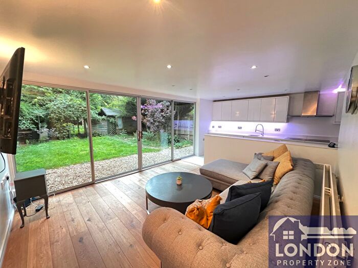 4 Bedroom Detached House To Rent In Cannon Grove, Leatherhead, KT22