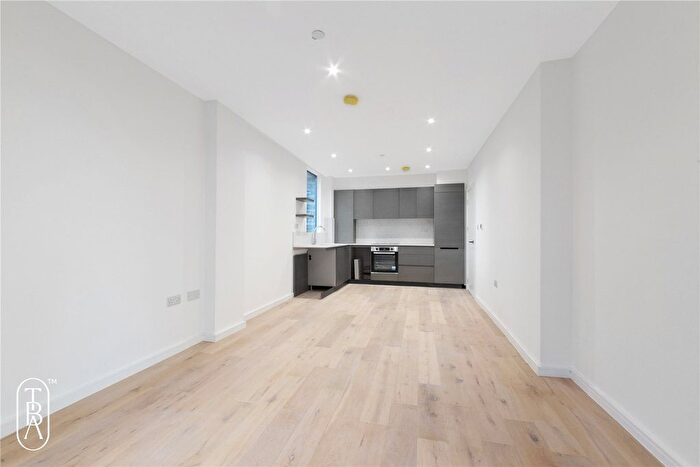 2 Bedroom Flat To Rent In Powell Road, London, E5