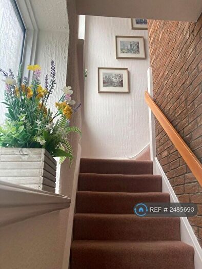 2 Bedroom Flat To Rent In Millway, Mill Hill, NW7