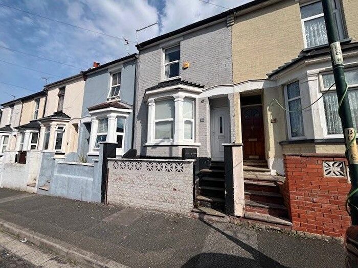 3 Bedroom Terraced House To Rent In Beaconsfield Road, Chatham, ME4