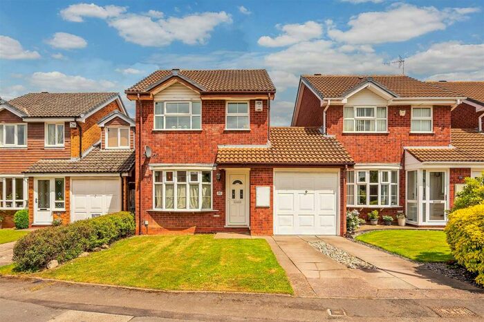 3 Bedroom Link Detached House To Rent In Shelsley Way, Solihull, B91