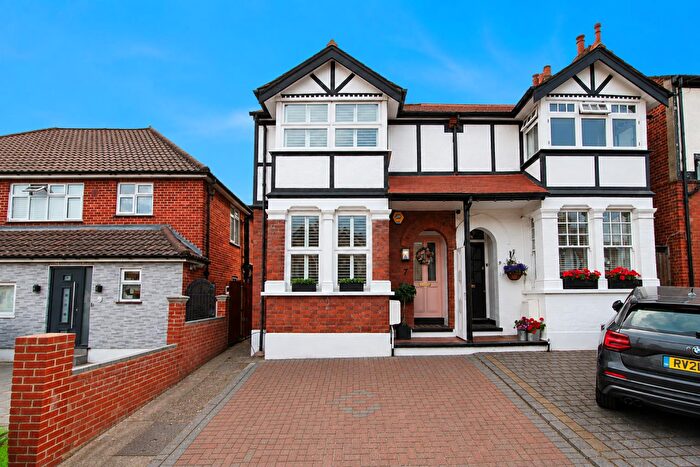 3 Bedroom Semi Detached House For Sale In Cambridge Road, Carshalton, SM5