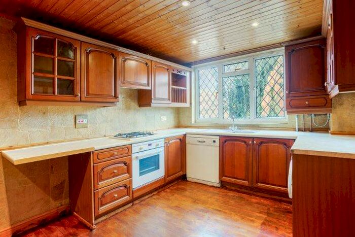 3 Bedroom Terraced House To Rent In Whitehead Close, London, SW18