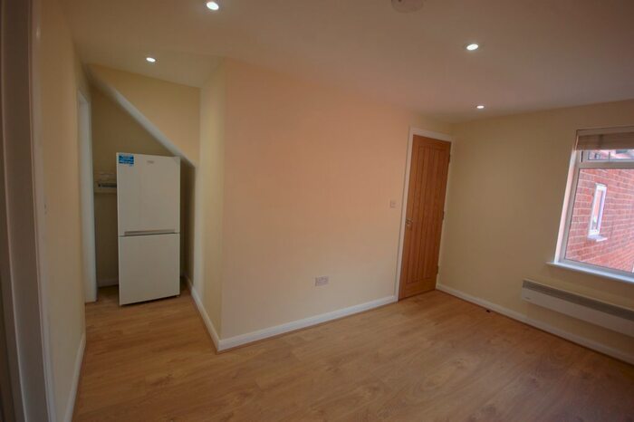 1 Bedroom Studio To Rent In Elm Park Road, Reading, RG30