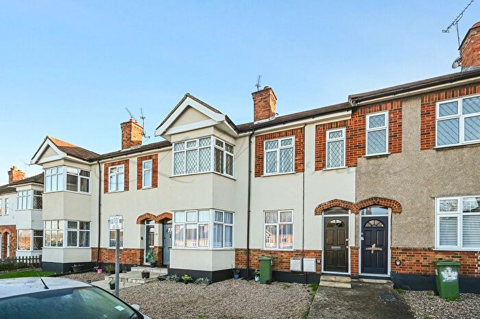 2 Bedroom Flat To Rent In Lodge Court, Hornchurch, RM12