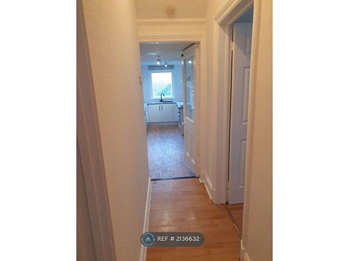1 Bedroom Flat To Rent In Roundhay, Leeds, LS8