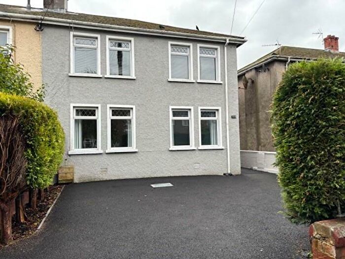 3 Bedroom Semi-Detached House To Rent In Gwalia Road, Pencoed, CF35