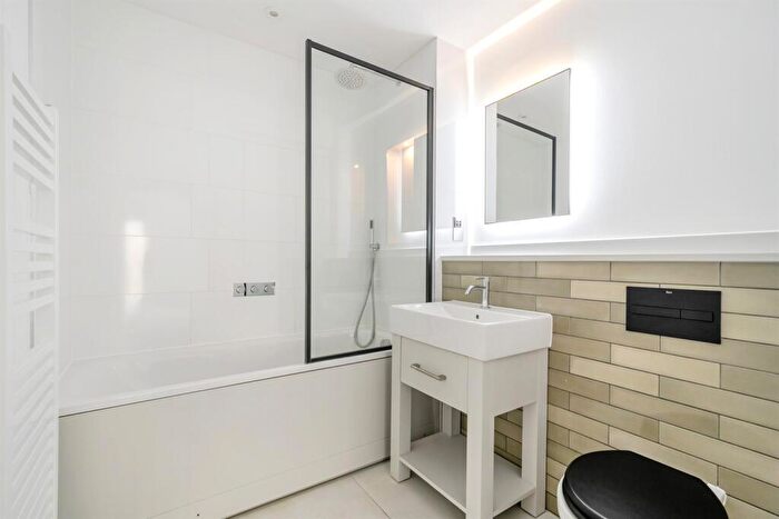 2 Bedroom Apartment To Rent In Carraway Street, Reading, RG1