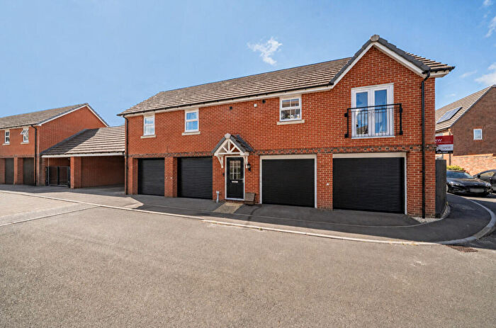 2 Bedroom Maisonette For Sale In Odiham Drive, Newbury, RG14