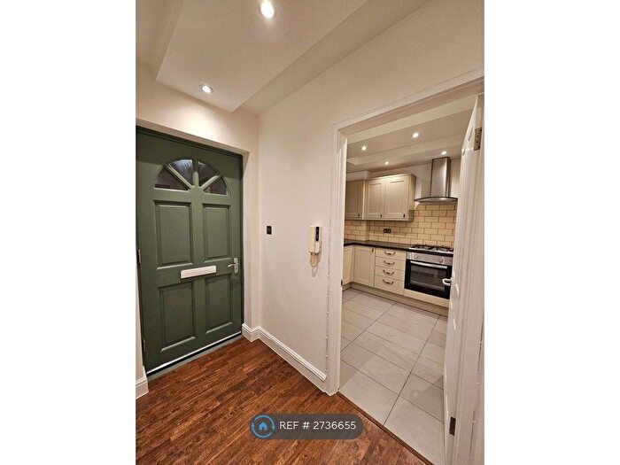 2 Bedroom Maisonette To Rent In Glendun Court, London, W3