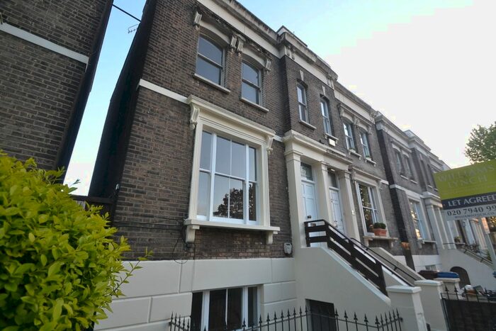 3 Bedroom Maisonette To Rent In Southwark Park Road, Bermondsey, SE16