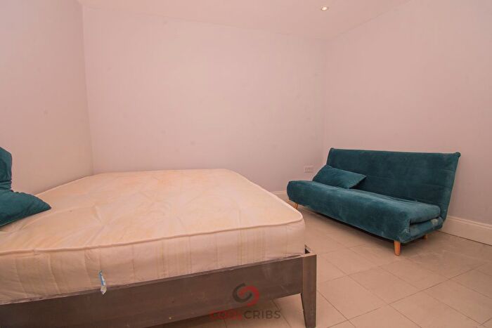 Studio To Rent In Blythe Road, Shepherds Bush, W14