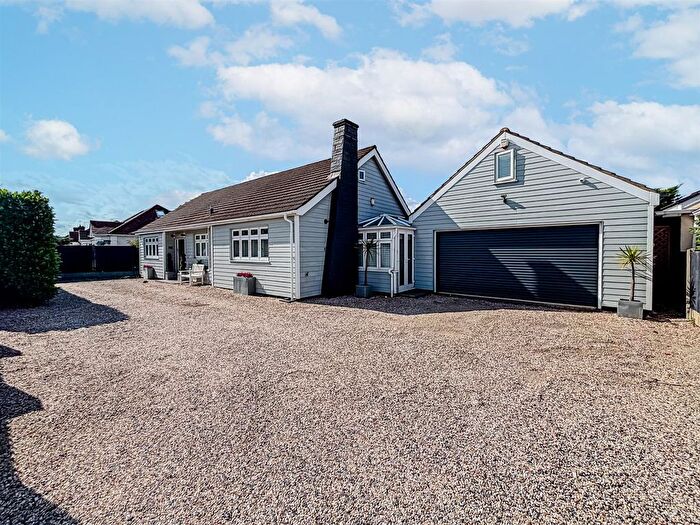 5 Bedroom Detached House For Sale In Blackshots Lane, Grays, RM16