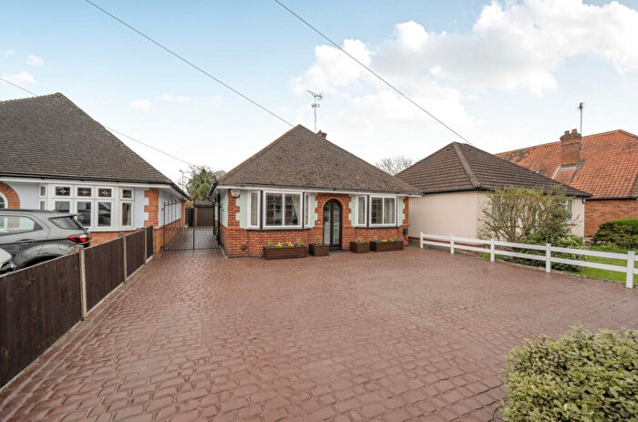 3 Bedroom Bungalow For Sale In Reading Road, Woodley, Reading, RG5
