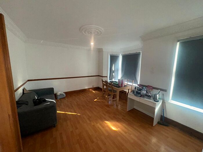 3 Bedroom Flat To Rent In London, IG3