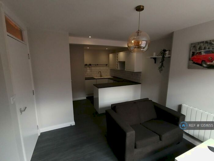 2 Bedroom Flat To Rent In Regent Court, Nottingham, NG1