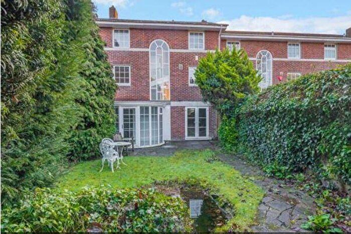 4 Bedroom Terraced House To Rent In The Glebe, Chislehurst, BR7