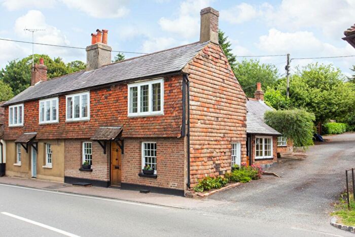 3 Bedroom Semi-Detached House For Sale In The Street, Denton, CT4