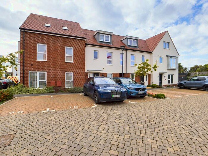 4 Bedroom Terraced House To Rent In Eilmer Close, Addlestone, Surrey, KT15