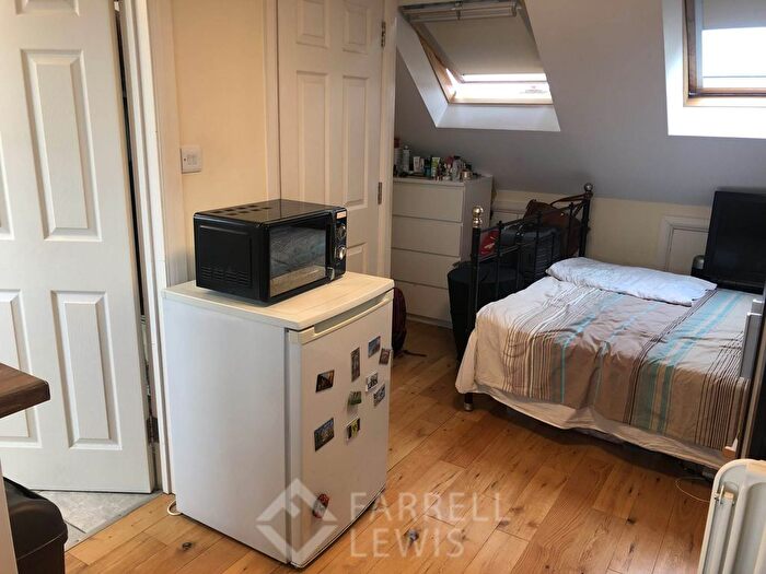 Studio To Rent In Meadway Drive, Perivale, UB6