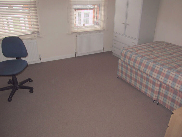 6 Bedroom Terraced House To Rent In Bishops Road, Reading, Berkshire, RG6