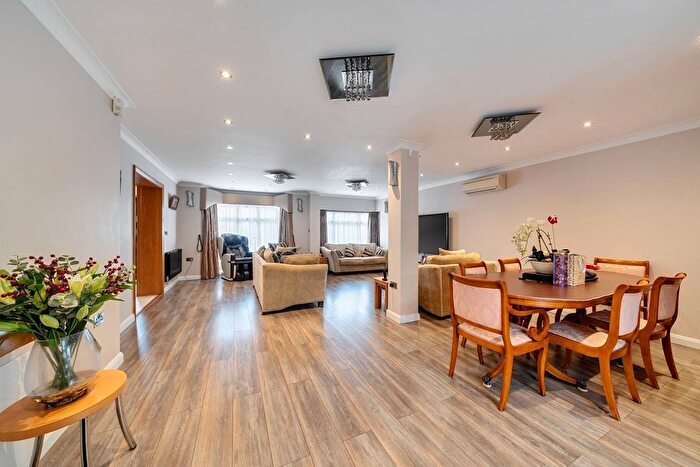 4 Bedroom Detached House For Sale In Bengeworth Road, Harrow, HA1