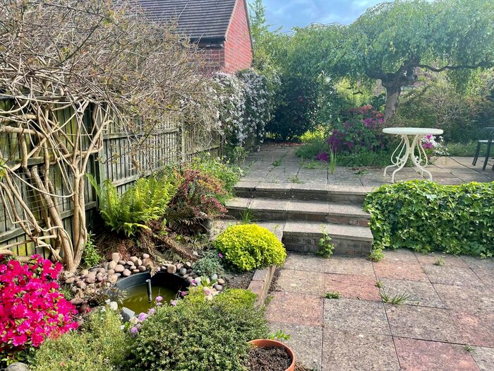 2 Bedroom Maisonette To Rent In High Street, Lingfield, RH7